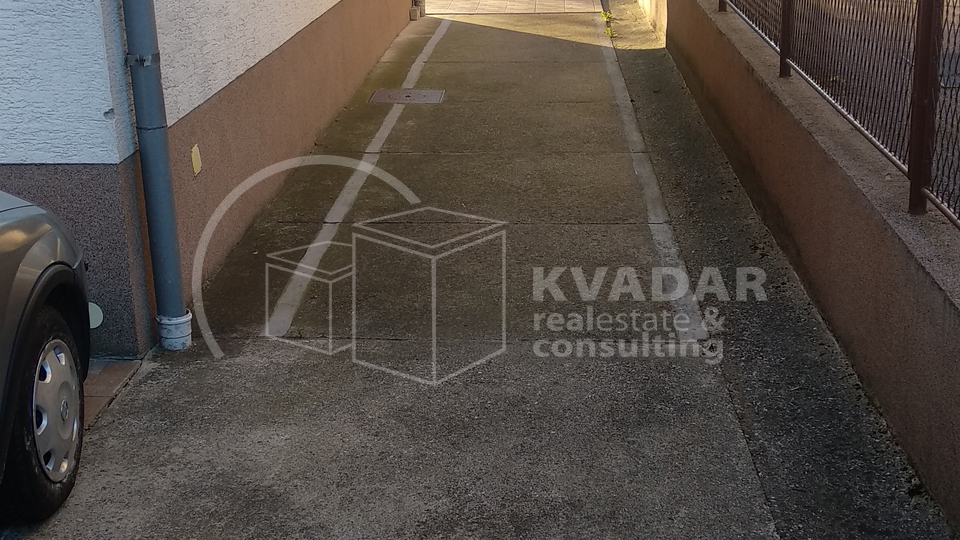 KUĆA, KRUGE, ZA INVESTITORE - 4 ETAŽE + POTKROVLJE!
