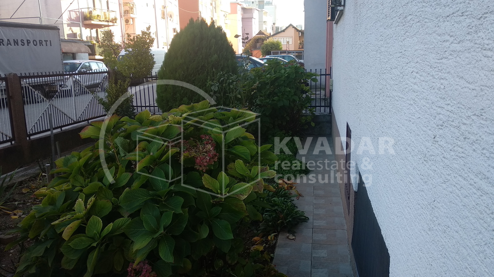 KUĆA, KRUGE, ZA INVESTITORE - 4 ETAŽE + POTKROVLJE!