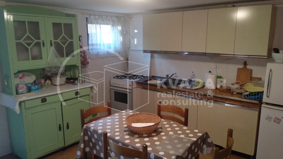 KUĆA, KRUGE, ZA INVESTITORE - 4 ETAŽE + POTKROVLJE!