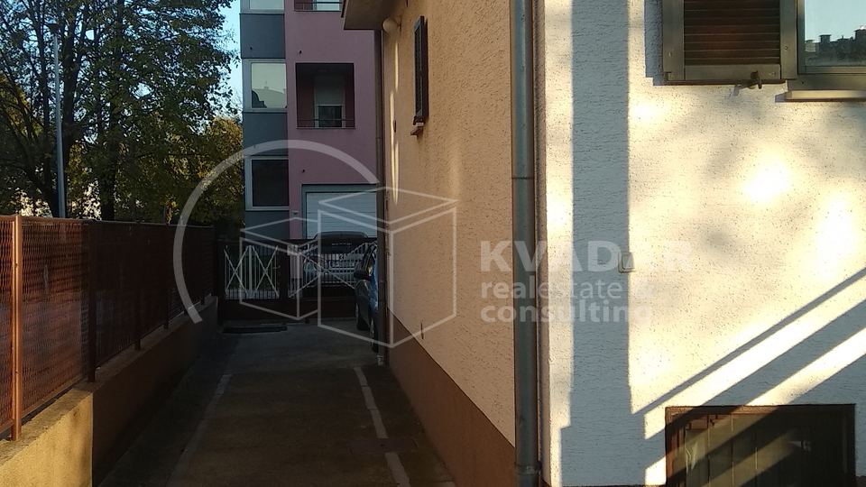 KUĆA, KRUGE, ZA INVESTITORE - 4 ETAŽE + POTKROVLJE!
