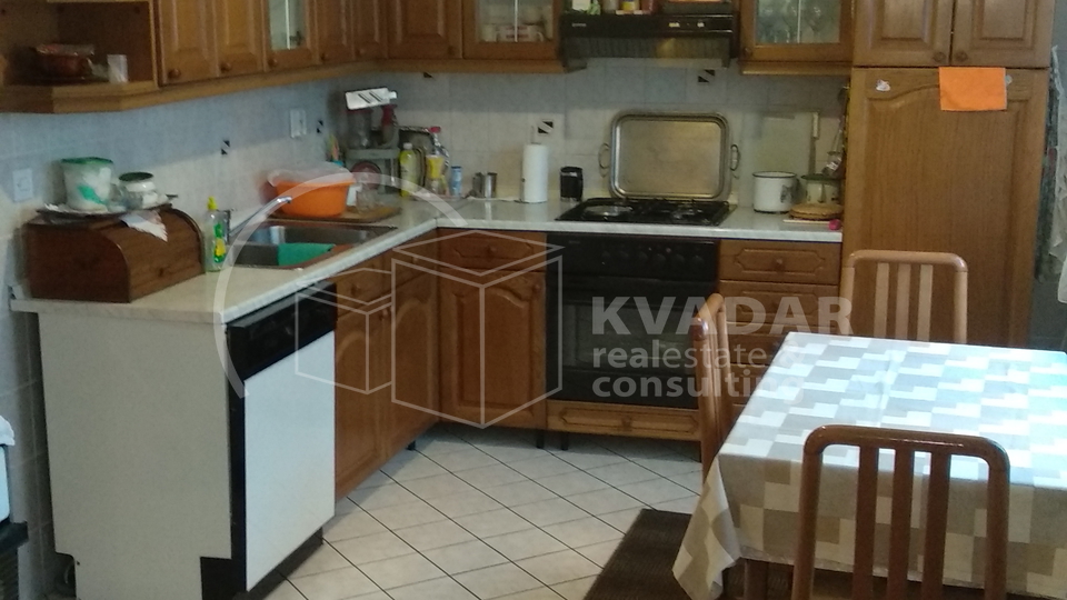 KUĆA, KRUGE, ZA INVESTITORE - 4 ETAŽE + POTKROVLJE!