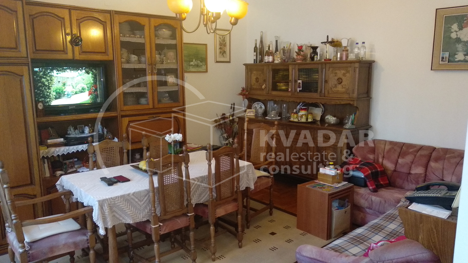 KUĆA, KRUGE, ZA INVESTITORE - 4 ETAŽE + POTKROVLJE!