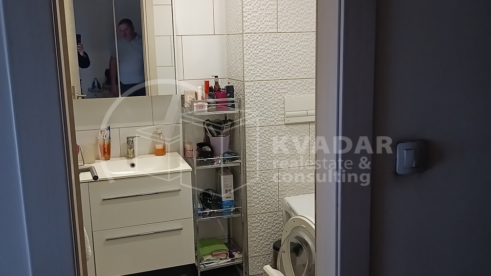 STAMBENO POSLOVNA ZGRADA / IZVRSNA LOKACIJA / PRILIKA ZA INVESTICIJU