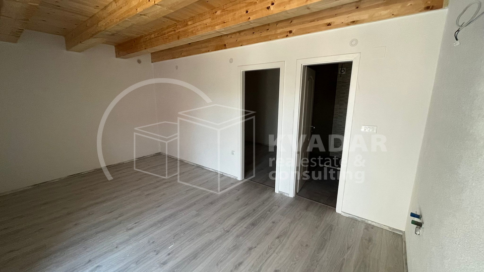 KORČULA/ŽRNOVO, APARTMENT in NEWRENOVATED STONE HOUSE 100m2