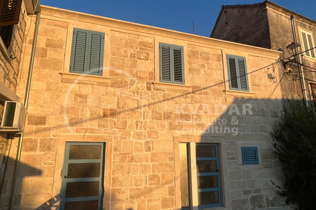 KORČULA/ŽRNOVO, APARTMENT in NEWRENOVATED STONE HOUSE 100m2