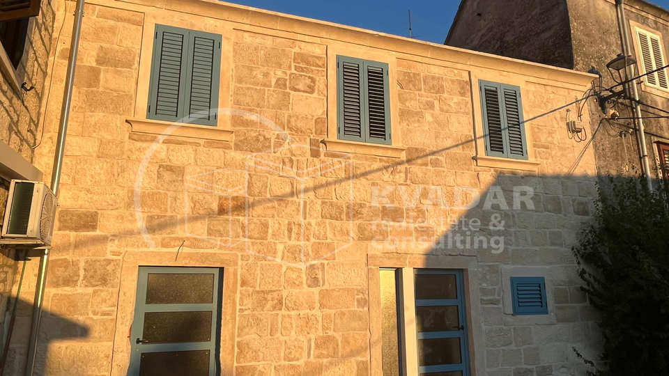 KORČULA/ŽRNOVO, APARTMENT in NEWRENOVATED STONE HOUSE 100m2
