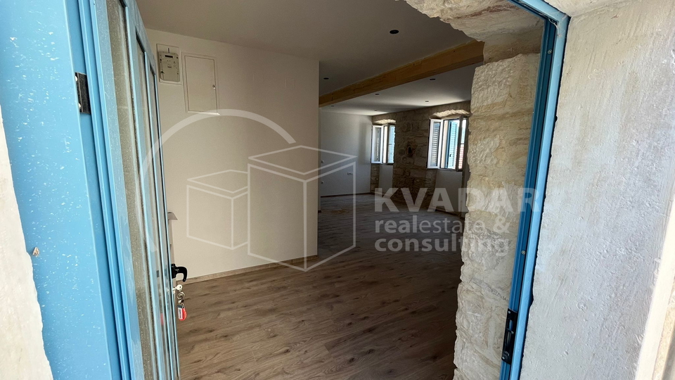 KORČULA/ŽRNOVO, APARTMENT in NEWRENOVATED STONE HOUSE 100m2