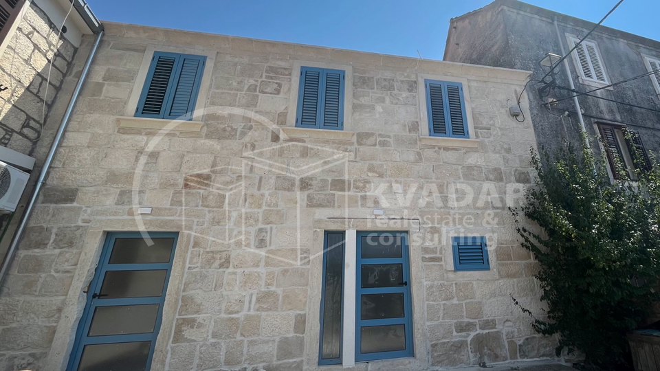 KORČULA/ŽRNOVO, APARTMENT in NEWRENOVATED STONE HOUSE 100m2