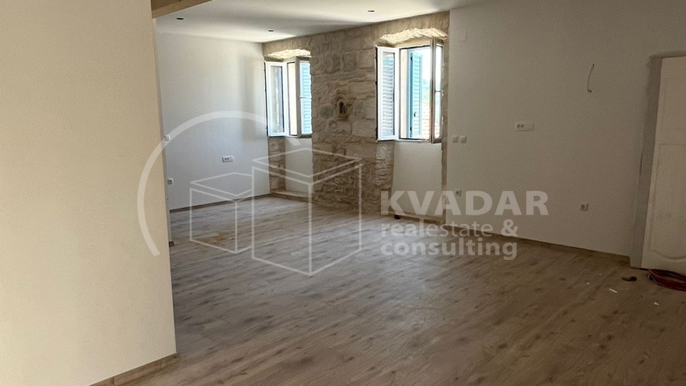 KORČULA/ŽRNOVO, APARTMENT in NEWRENOVATED STONE HOUSE 100m2
