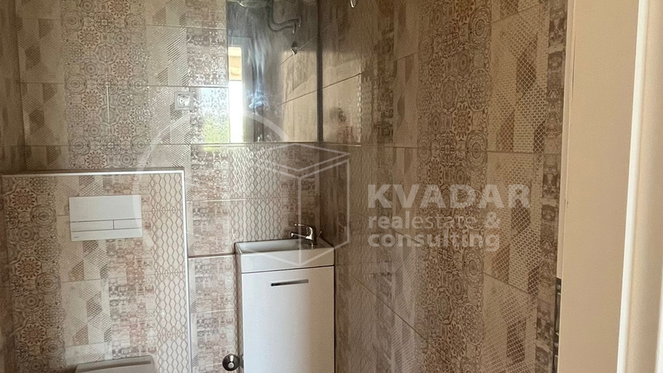 KORČULA/ŽRNOVO, APARTMENT in NEWRENOVATED STONE HOUSE 100m2