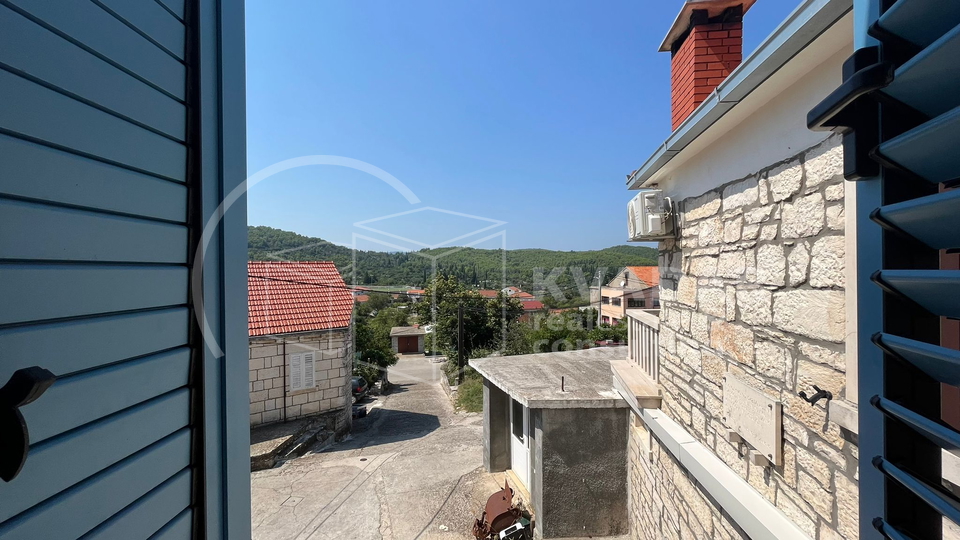 KORČULA/ŽRNOVO, APARTMENT in NEWRENOVATED STONE HOUSE 100m2