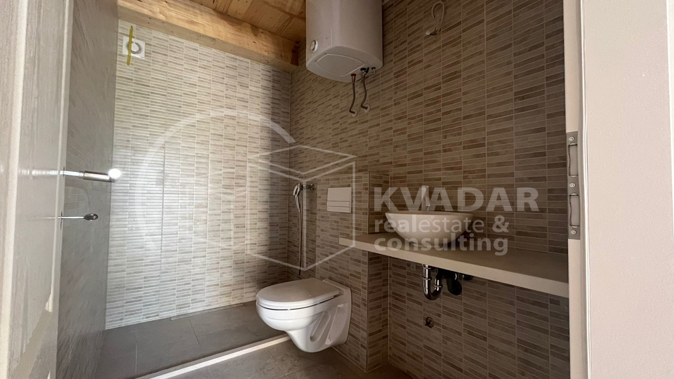 KORČULA/ŽRNOVO, APARTMENT in NEWRENOVATED STONE HOUSE 100m2