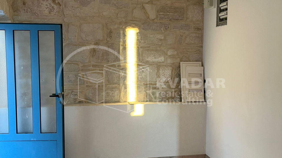 KORČULA/ŽRNOVO, APARTMENT in NEWRENOVATED STONE HOUSE 100m2