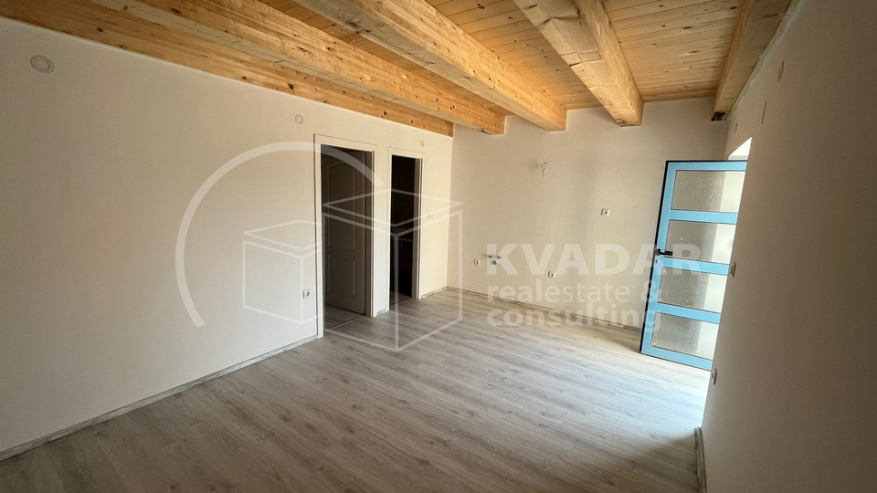 KORČULA/ŽRNOVO, APARTMENT in NEWRENOVATED STONE HOUSE 100m2
