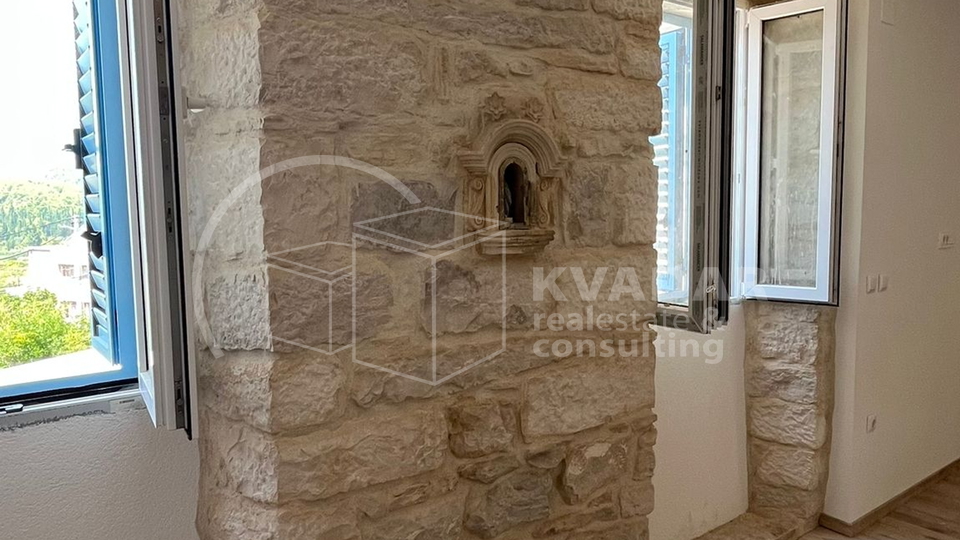 KORČULA/ŽRNOVO, APARTMENT in NEWRENOVATED STONE HOUSE 100m2