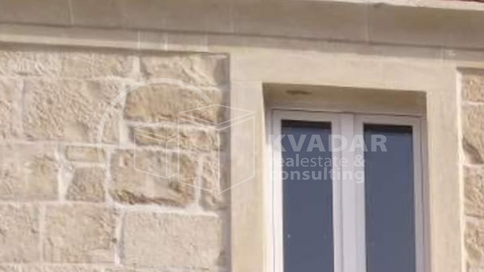 KORČULA/ŽRNOVO, APARTMENT in NEWRENOVATED STONE HOUSE 100m2