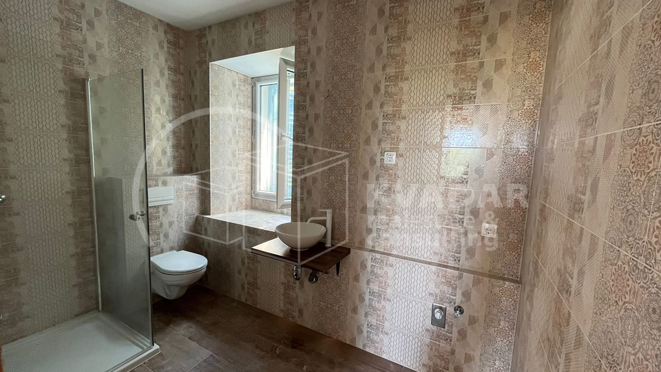 KORČULA/ŽRNOVO, APARTMENT in NEWRENOVATED STONE HOUSE 100m2