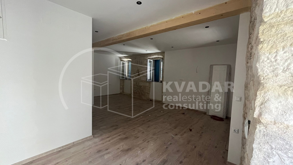 KORČULA/ŽRNOVO, APARTMENT in NEWRENOVATED STONE HOUSE 100m2