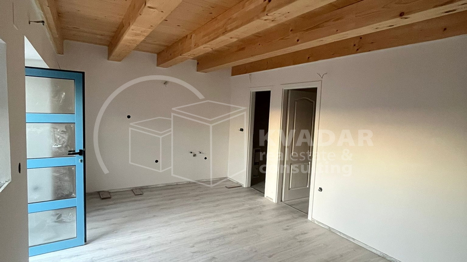 KORČULA/ŽRNOVO, APARTMENT in NEWRENOVATED STONE HOUSE 100m2