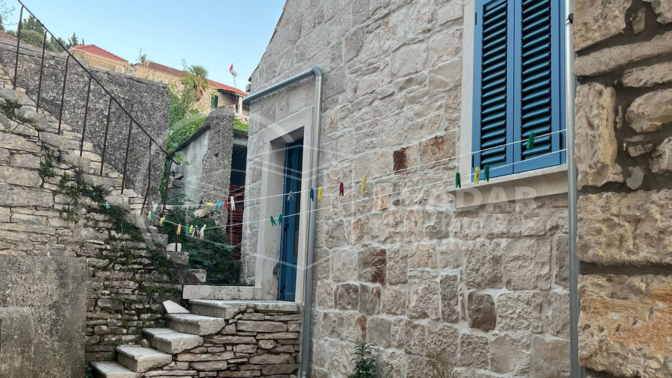 KORČULA/ŽRNOVO, APARTMENT in NEWRENOVATED STONE HOUSE 100m2
