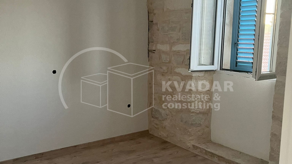 KORČULA/ŽRNOVO, APARTMENT in NEWRENOVATED STONE HOUSE 100m2