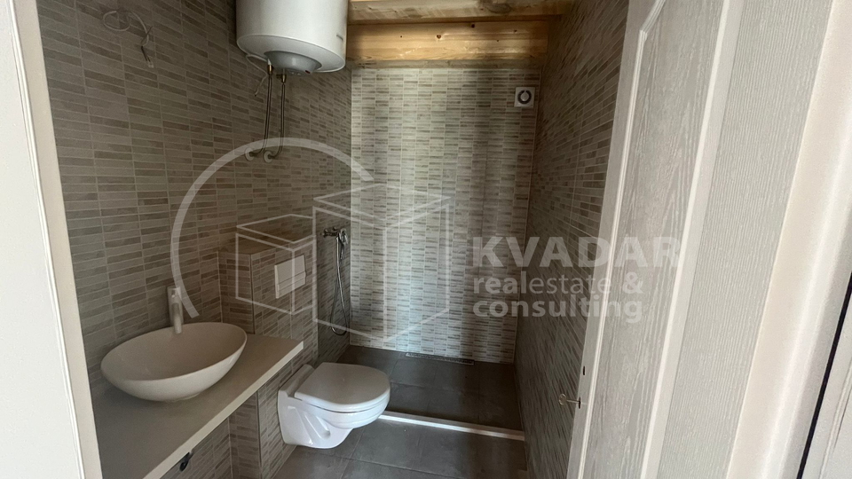 KORČULA/ŽRNOVO, APARTMENT in NEWRENOVATED STONE HOUSE 100m2