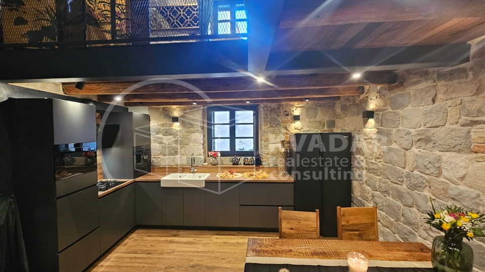 Kaštela - Luxury apartment in a newly renovated stone house - 50m from the sea