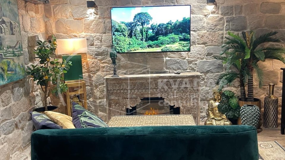 Kaštela - Luxury apartment in a newly renovated stone house - 50m from the sea