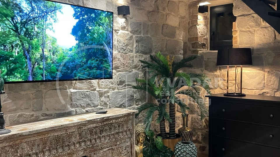 Kaštela - Luxury apartment in a newly renovated stone house - 50m from the sea