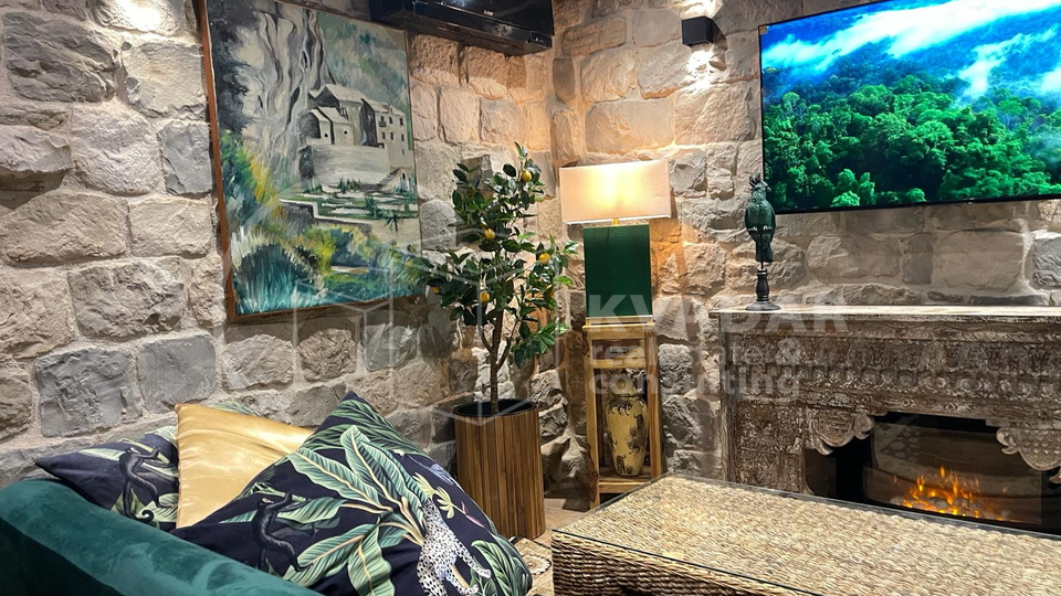 Kaštela - Luxury apartment in a newly renovated stone house - 50m from the sea