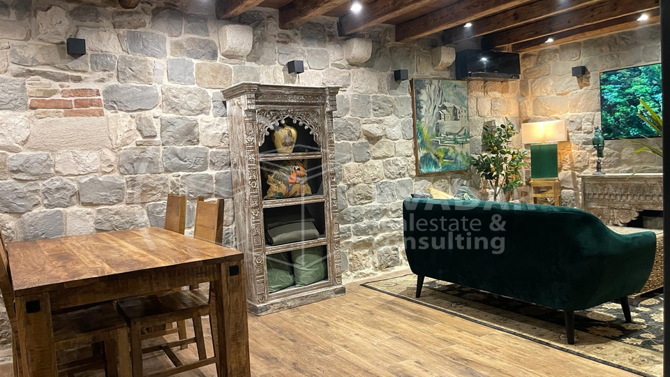 Kaštela - Luxury apartment in a newly renovated stone house - 50m from the sea