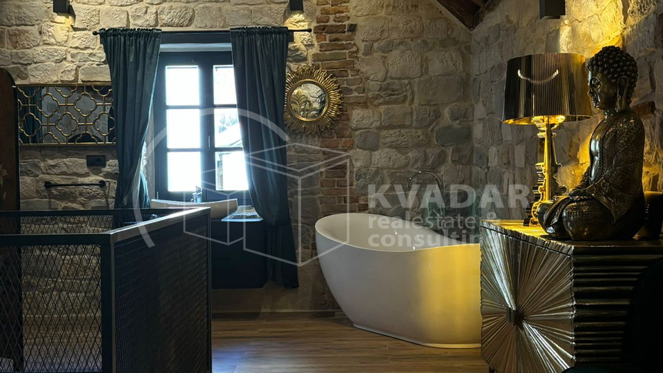 Kaštela - Luxury apartment in a newly renovated stone house - 50m from the sea