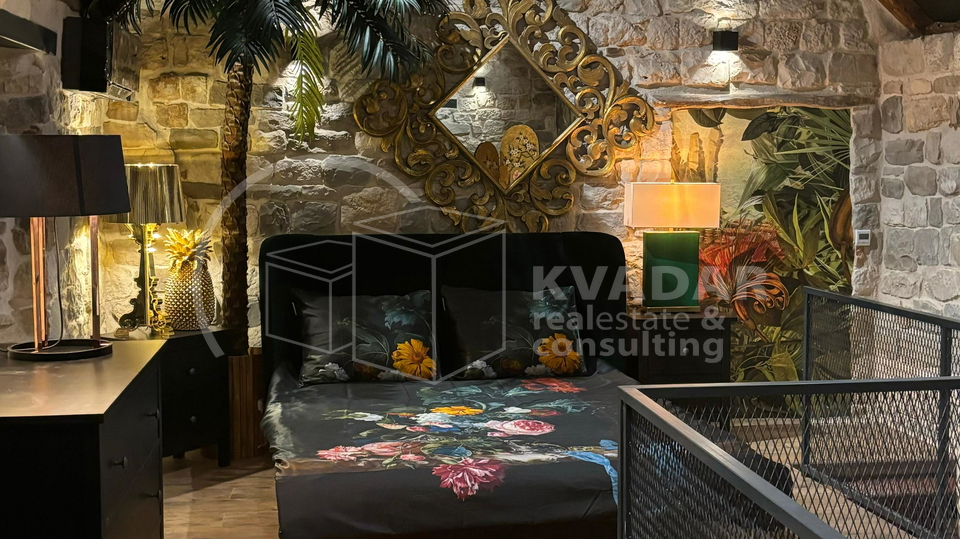 Kaštela - Luxury apartment in a newly renovated stone house - 50m from the sea