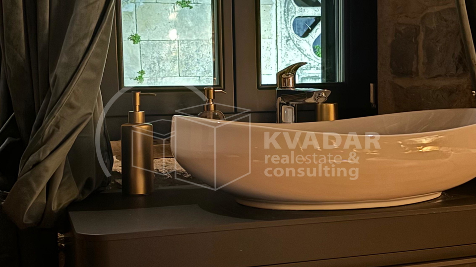 Kaštela - Luxury apartment in a newly renovated stone house - 50m from the sea