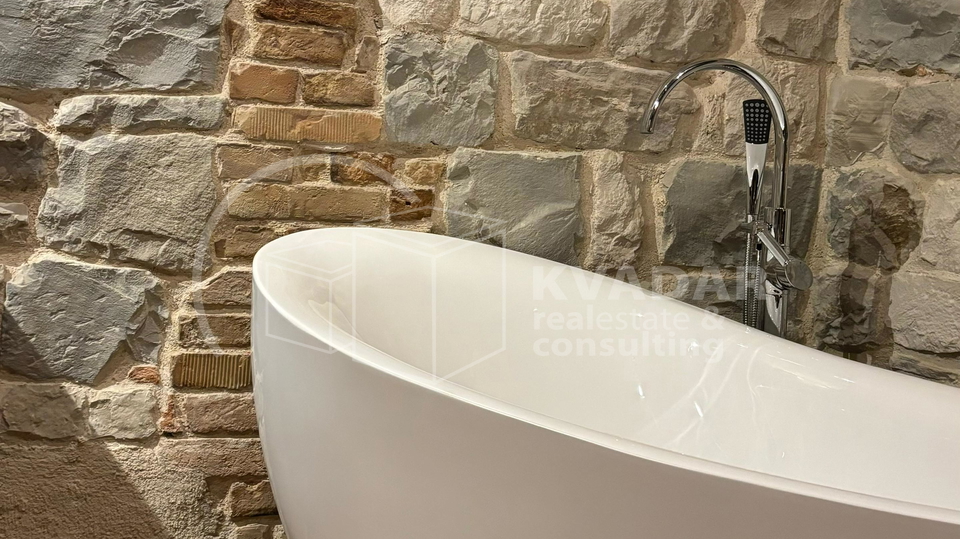 Kaštela - Luxury apartment in a newly renovated stone house - 50m from the sea