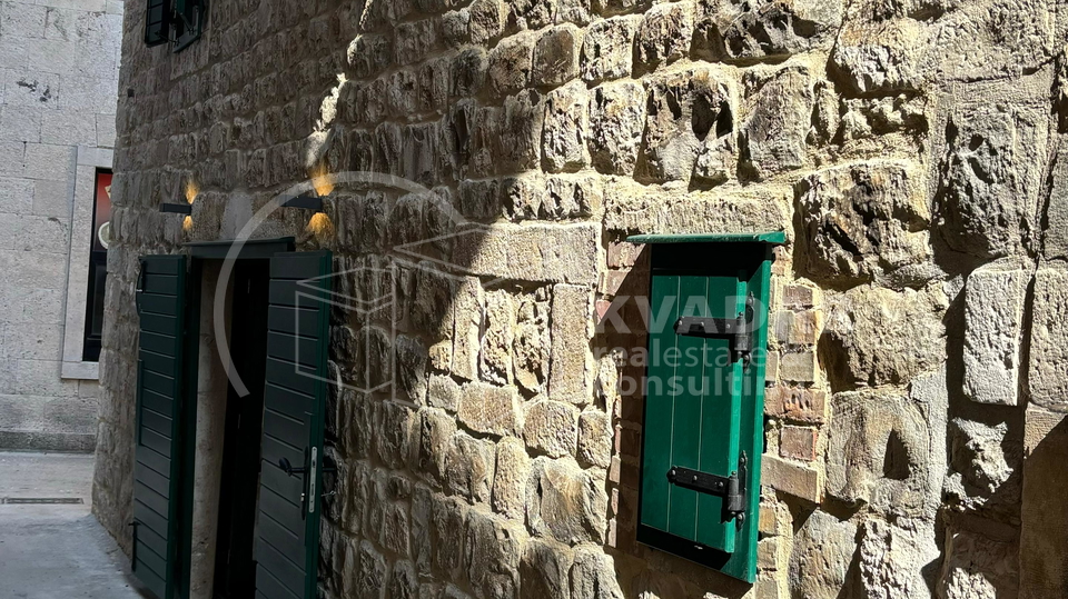Kaštela - Luxury apartment in a newly renovated stone house - 50m from the sea