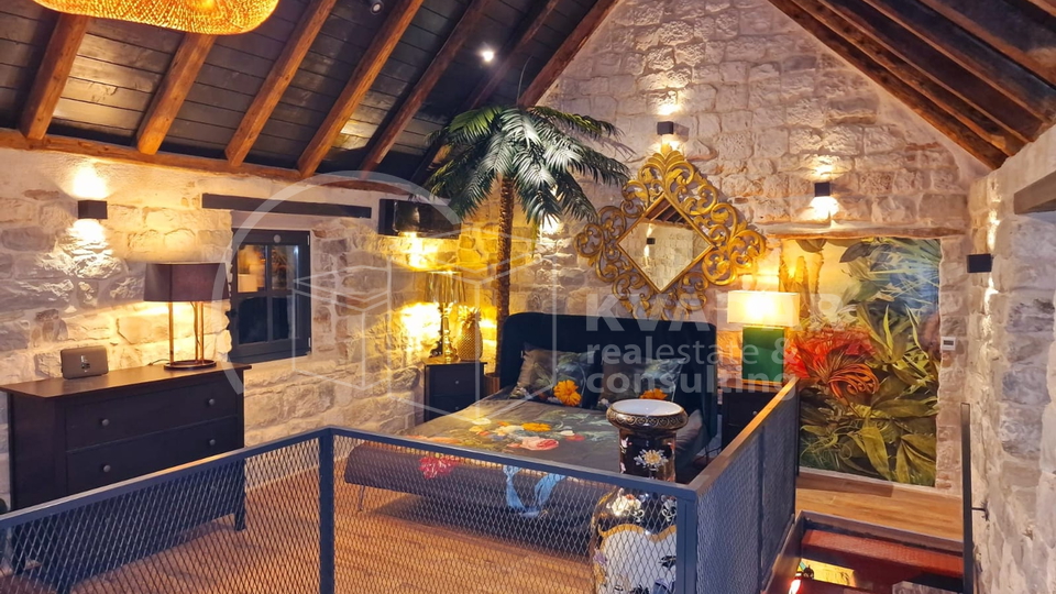 Kaštela - Luxury apartment in a newly renovated stone house - 50m from the sea