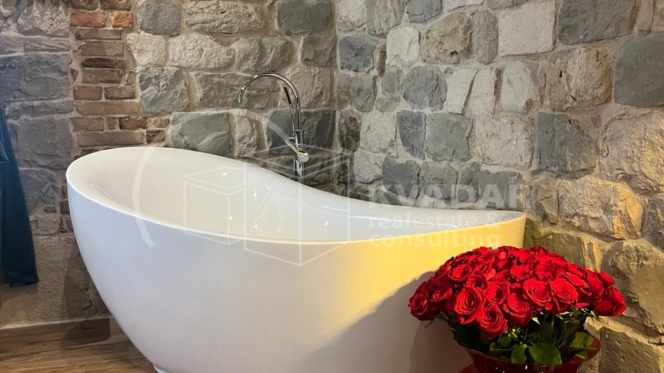 Kaštela - Luxury apartment in a newly renovated stone house - 50m from the sea