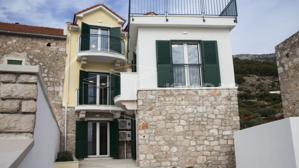 House with 6 apartments - New construction - sea view - Bol, island of Brač