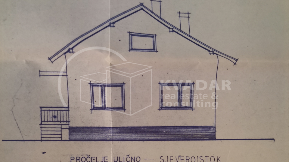 SISAK,CENTAR,KUĆA SA 2 DVORIŠNE ZGRADE I DVORIŠTEM.