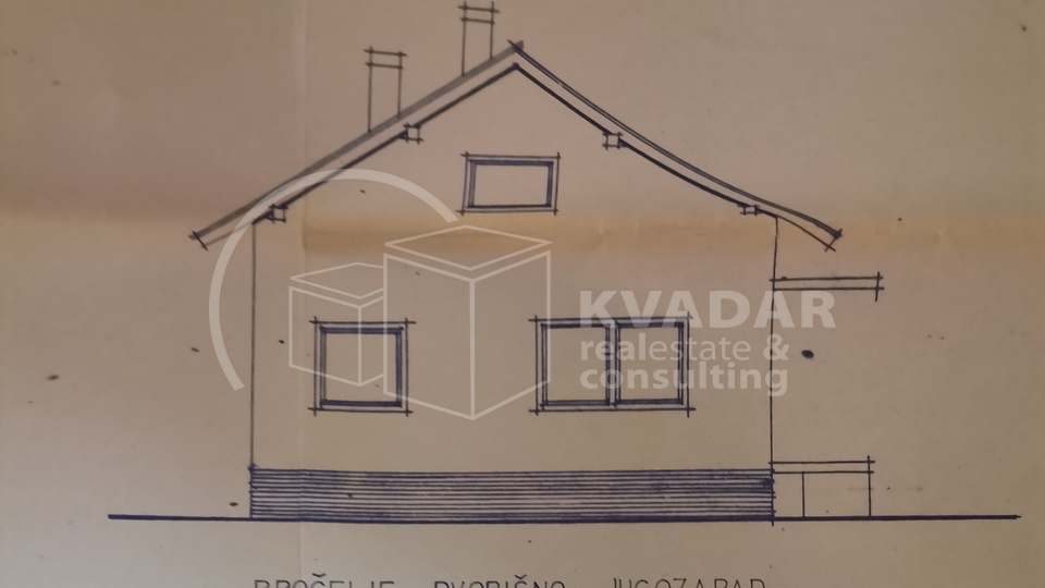 SISAK,CENTAR,KUĆA SA 2 DVORIŠNE ZGRADE I DVORIŠTEM.
