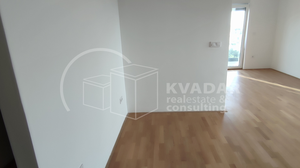 Zadar/Bili Brig/stan+terasa od 60m2 sa prekrasnim pogledom na grad i more!