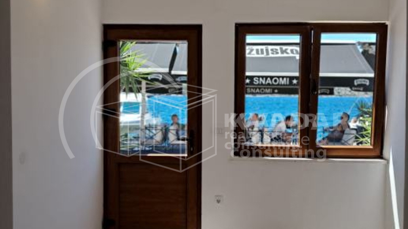 JEDINSTVENA PRILIKA!ŠIBENIK/1.RED DO MORA(NA RIVI)KUĆA(180,55 m2)SA POSLOVNIM PROSTOROM I 2 STANA!