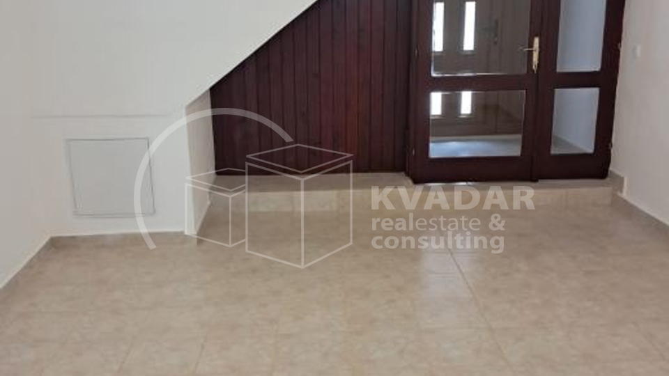 Commercial Property, 50 m2, For Rent, Šibenik - Dolac