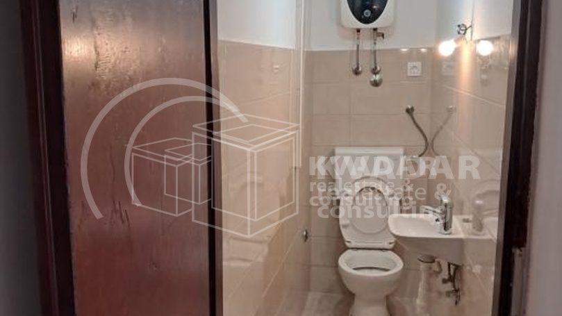 JEDINSTVENA PRILIKA!ŠIBENIK/1.RED DO MORA(NA RIVI)KUĆA(180,55 m2)SA POSLOVNIM PROSTOROM I 2 STANA!