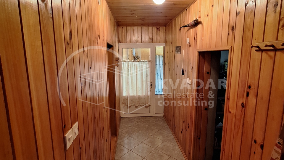 PRILIKA!! Prelijepa kuća sa okućnicom i velikim dvorištem od ukupno 9540 m2 u Hagnju odmah useljiva za 165.000 €