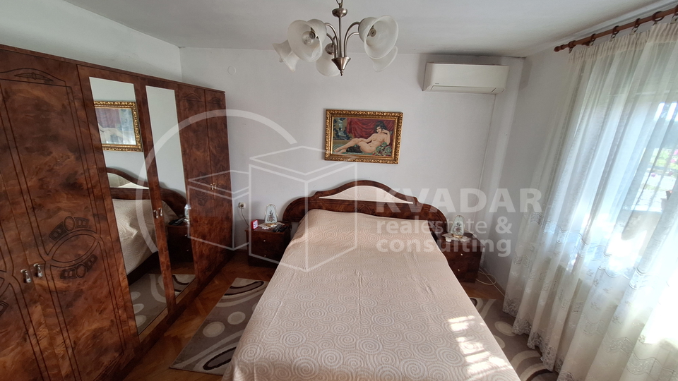 PRILIKA!! Prelijepa kuća sa okućnicom i velikim dvorištem od ukupno 9540 m2 u Hagnju odmah useljiva za 165.000 €