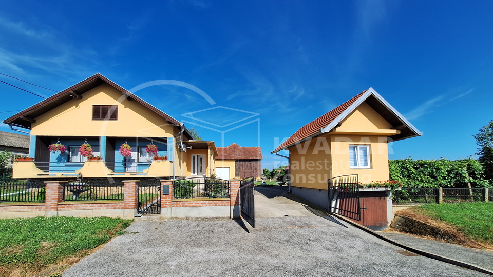 PRILIKA!! Prelijepa kuća sa okućnicom i velikim dvorištem od ukupno 9540 m2 u Hagnju odmah useljiva za 165.000 €