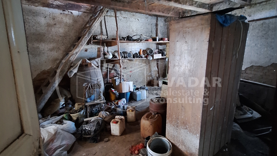 Šarmantna kuća za renovaciju na atraktivnoj lokaciji u mjestu Haganj kod Vrbovca, cijena 30.000 €