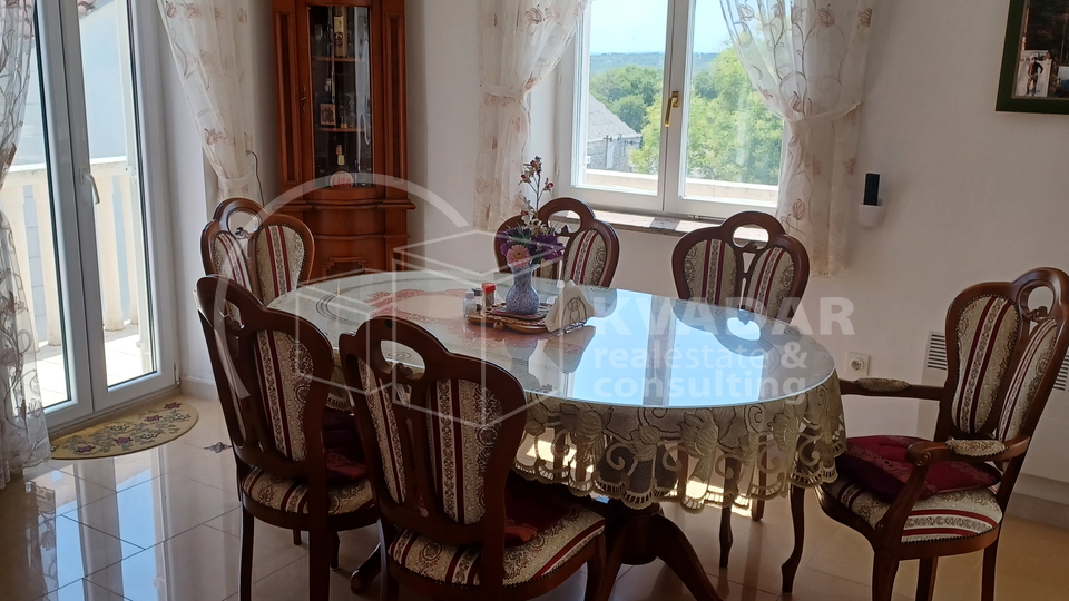 Brač/Gornji Humac/Stone house on 3 floors, 2 comfortable apartments and business catering space!
